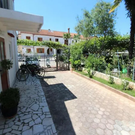Frane Apartment *